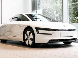 Supporting image for story: Ultra-rare Volkswagen XL1 heading to auction