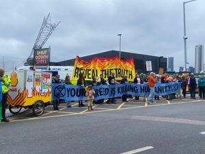 Supporting image for story: Climate protesters accuse Shell chairman of ‘greenwashing’ at AGM