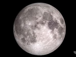 Supporting image for story: Nasa has released a breathtaking high-resolution virtual tour of the moon’s surface