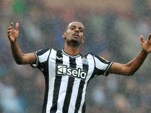 Supporting image for story: Alexander Isak injury could mean Anthony Gordon continuing as Newcastle striker