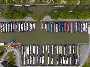 Supporting image for story: Government funding cut will lead to canal closures, charity says