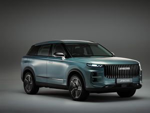 Supporting image for story: The Jaecoo 7 SUV will be priced from under £30,000