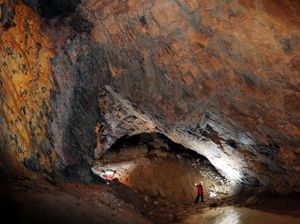 The spectacular caves at Wren's Nest