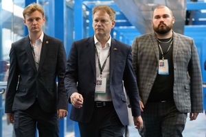 Grant Shapps (centre) during day three of the Conservative Party annual conference at the International Convention Centre in Birmingham. 