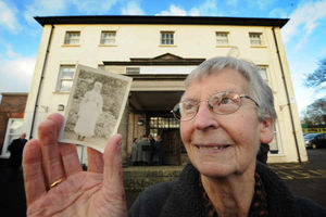 Margaret Smith with a photograph of her mother, Eva Brookhouse, who was a nurse at the house during World War One