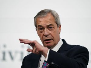 Supporting image for story: Farage hails Musk as ‘hero’ a month on from rift