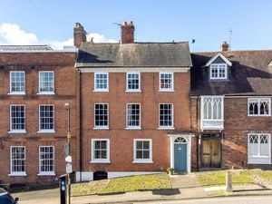 Supporting image for story: See inside Grade II listed town centre Georgian home on the market for just shy of £1 million