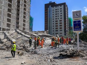 Supporting image for story: Four trapped after building collapses in Kenyan capital