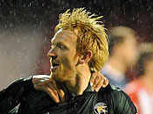 Walsall winger Steve Jones has urged Northern Ireland boss Nigel Worthington to end his international exile after more goalscoring heroics at club level.