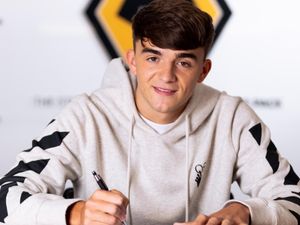 Supporting image for story: Wolves and Villa youngsters net Trophy triumphs