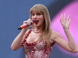 Supporting image for story: Taylor Swift album spends 10th week at number one as singer celebrates birthday