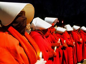 Supporting image for story: Minneapolis on edge after fatal shooting of woman by Ice officer