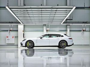 Supporting image for story: UK Drive: Porsche Panamera Sport Turismo adds a little extra practicality to an already excellent package