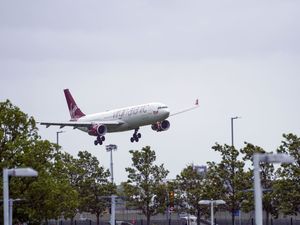 Supporting image for story: Heathrow terminal for red list arrivals ‘step in the right direction’