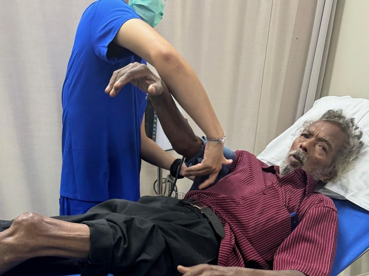 Son desperate to bring critically ill father home from Thailand to help save him