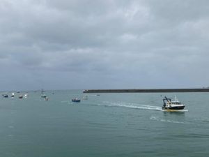 Supporting image for story: France sends police patrol boats to Jersey as Brexit fisheries row deepens