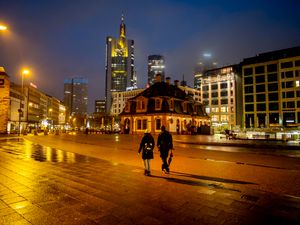 Supporting image for story: Germany enters harder lockdown to curb coronavirus cases