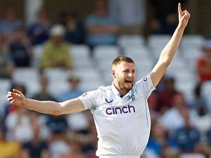 Supporting image for story: Warwickshire's Chris Woakes heaps praise on England star man Gus Atkinson