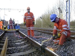 Supporting image for story: Why does hot weather cause disruption to rail travel?