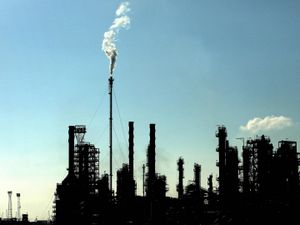 Supporting image for story: Fears mount over UK fuel supplies after Lindsey oil refinery owner collapses