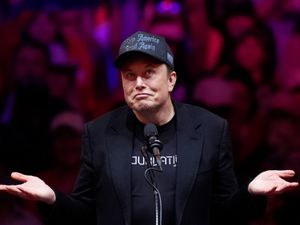 Supporting image for story: Elon Musk’s one million dollars-a-day voter sweepstakes can proceed, judge says