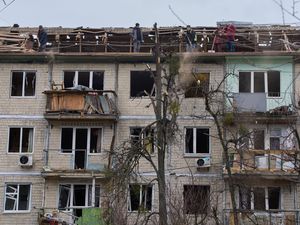 Supporting image for story: Russia targets Kyiv with missiles and drones ahead of Ukraine-US meeting