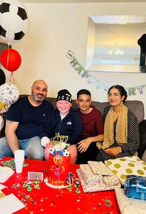 Yuvraj celebrates his birthday with family during treatment
