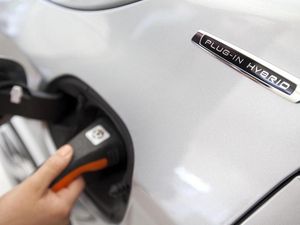 Supporting image for story: Outrage as government pulls the plug on grant for hybrid cars