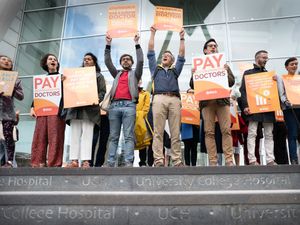 Supporting image for story: Senior doctors in England willing to strike, BMA says