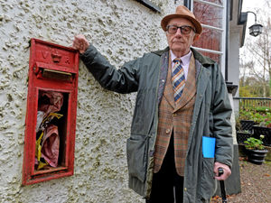 Supporting image for story: Rural residents dismayed as Victorian post box still out of action