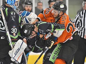 Supporting image for story: Telford Tigers go down fighting to league leaders