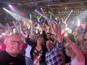 TJDJ selfie with supporters