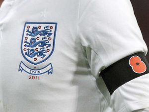 Supporting image for story: POLL: Should footballers be allowed to wear poppies?