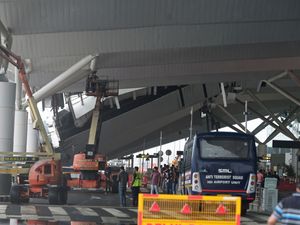 Supporting image for story: One dead and six injured after canopy collapse at New Delhi airport