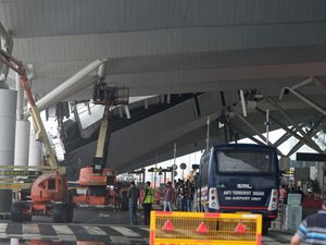 Supporting image for story: One dead and six injured after canopy collapse at New Delhi airport