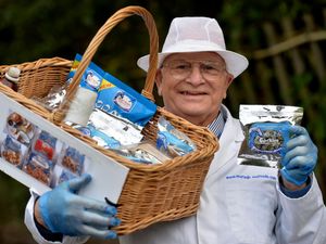 Supporting image for story: Famous cockleman back doing his Black Country pub round