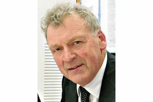 Supporting image for story: MP Glyn Davies pulls story of magic trick out of the bag