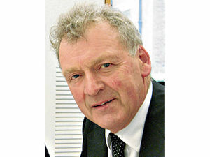 Supporting image for story: MP Glyn Davies pulls story of magic trick out of the bag