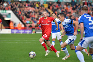 Ryan Stirk on the ball for the Saddlers