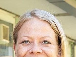 Supporting image for story: We need to get people out of their cars, says Green leader