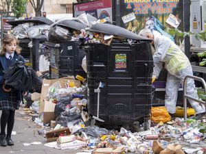 Supporting image for story: Trade union in Scotland suspends bin strikes after members accept pay offer