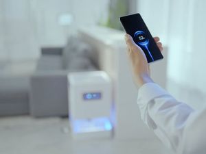 Supporting image for story: Xiaomi reveals gadget that can charge a smartphone through the air