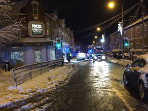 Supporting image for story: Road closed during morning rush hour after building fire