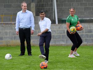 Supporting image for story: In Pictures: Sunak puts his best foot forward as polls favour Labour