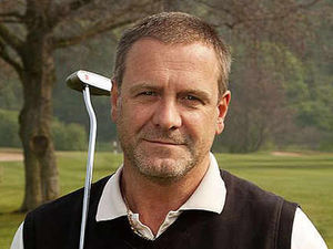 Supporting image for story: £9,000 'putt' towards injured hero's home