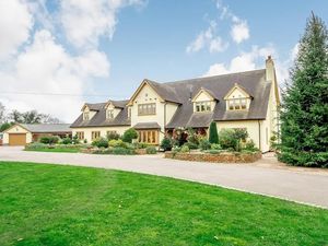 Supporting image for story: Beautiful home on Wolverhampton-Staffordshire border on the market for a cool £1,750,000