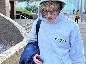 Supporting image for story: Police officer made women ‘feel sorry for him’ so they loaned him money – court