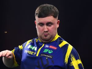 Supporting image for story: Ally Pally wasp provides sting in the tail as Luke Littler closes on World title