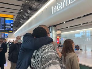 Supporting image for story: British political commentator after release by Ice: ‘Extremists will never win’