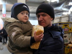 Supporting image for story: UK to provide food supplies worth £2 million to encircled Ukrainian areas
